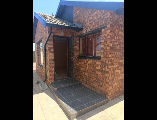 3 BEDROOM HOUSE FOR SALE IN PROTEA GLEN EXT
